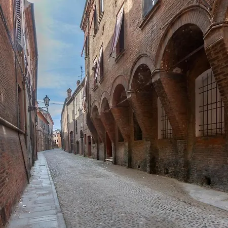 Central Ferrara Apartment *