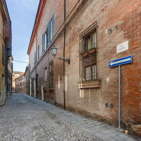 Guesthost - * Ferrara