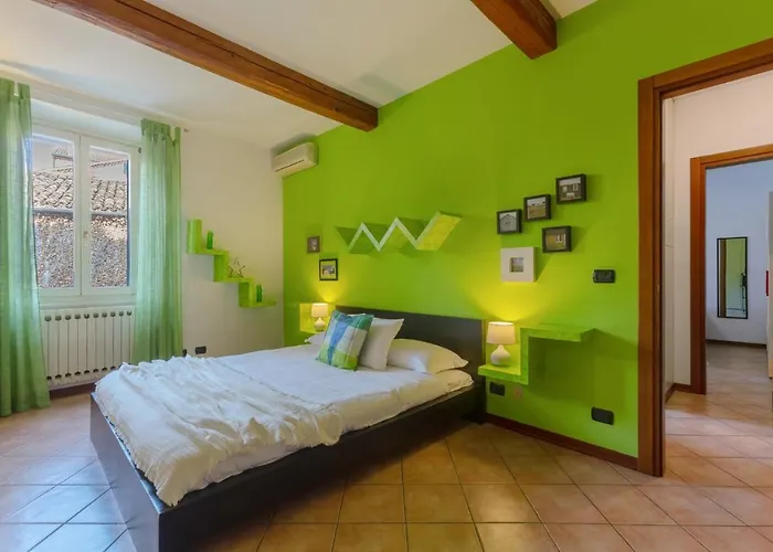 Guesthost - * Ferrara